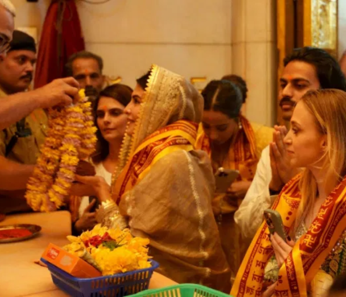 ಮುಂಬೈನ ಸಿದ್ಧಿವಿನಾಯಕ ದೇಗುಲಕ್ಕೆ ಜಾಕ್ವೆಲಿನ್‌ ಭೇಟಿ